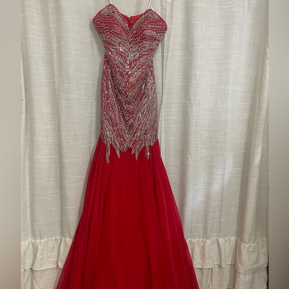 Pageant\Prom\Formal event - Picture 3 of 6